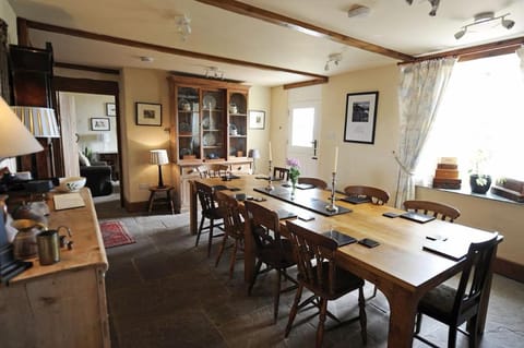 Upper Porthmawr - 5 Bedroom Cottage - Whitesands House in Saint Davids