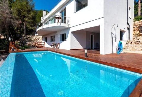 Property building, Pool view, sunbed