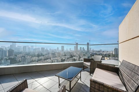 Park Tzameret 3BR Panoramic by HolyGuest Condo in Tel Aviv-Yafo