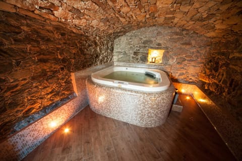 Hot Tub, Hot Tub, Spa and wellness centre/facilities, Internal: Not applicable to any particular room