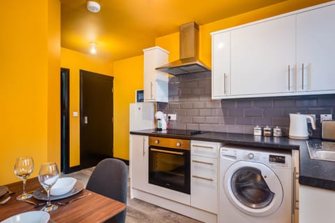 Social Media Adventure - 1 Bedroom Flat - Doncaster Apartment in Doncaster