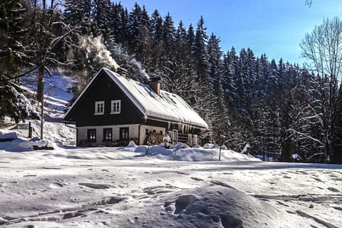 Property building, Day, Natural landscape, Winter, Mountain view