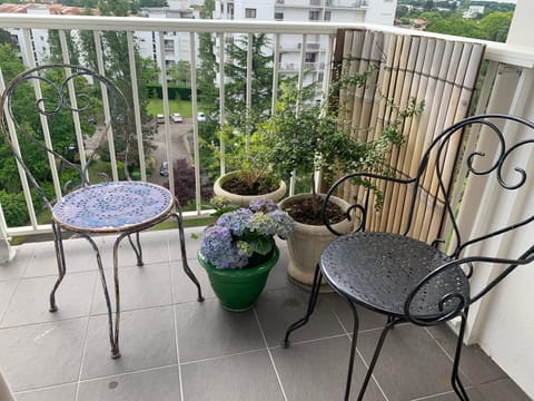 View (from property/room), Balcony/Terrace, Garden view