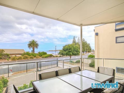 View (from property/room), Balcony/Terrace, Dining area, Beach, Sea view