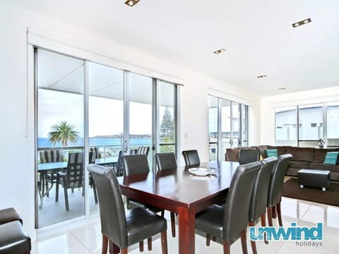 Block Escape No 5 - Penthouse Balcony Wi-fi Condo in Victor Harbor