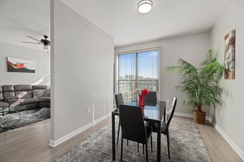 Relaxstay - Private Spacious 1br Apartment near Galleria Dallas Condo in Addison