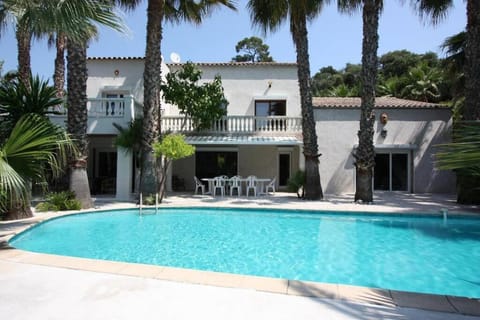 Superbe Villa avec Piscine Palmier et Vue Villa in Villeneuve-Loubet