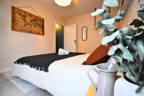 Oasis SPA Bath et Jardin Parisien Apartment in Aubervilliers