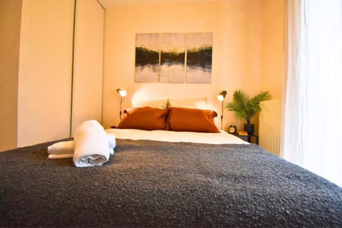 Oasis SPA Bath et Jardin Parisien Apartment in Aubervilliers