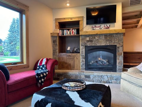 TV and multimedia, Living room, Seating area