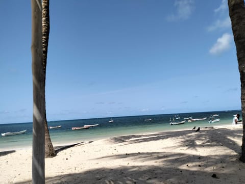 MARIA the Star on the Sea Beach cottages - cottage SISTERS Apartment in Malindi