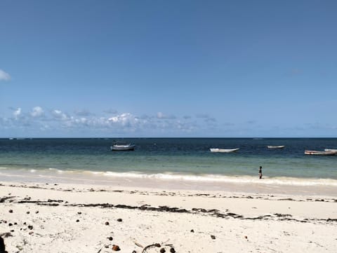 MARIA the Star on the Sea Beach cottages - cottage SISTERS Apartment in Malindi