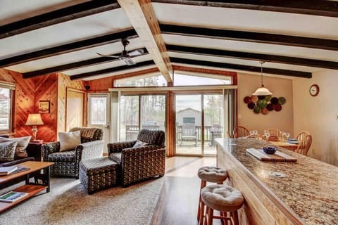 The Loon Lodge Maison in Breezy Point
