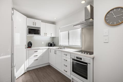 Kitchen or kitchenette, minibar, oven, pet friendly