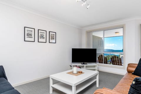 TV and multimedia, Living room, Seating area, Sea view