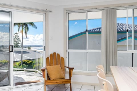 View (from property/room), Balcony/Terrace, Seating area, Sea view