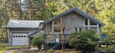 Gabriola Island B&B By The Sea Bed and Breakfast in Gabriola