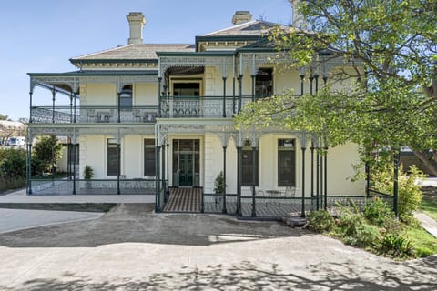 Myers Manor I Geelong CBD Bed and Breakfast in Geelong