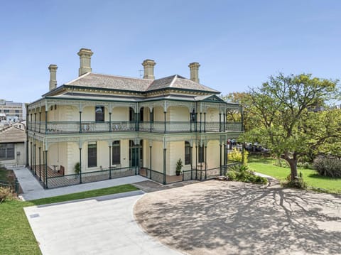 Myers Manor I Geelong CBD Bed and Breakfast in Geelong