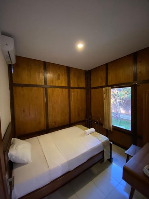 Bed, Photo of the whole room, Bedroom, air conditioner