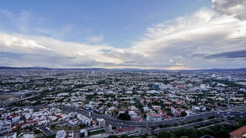 Dep moderno con la mejor vista de Querétaro Condo in Santiago de Queretaro