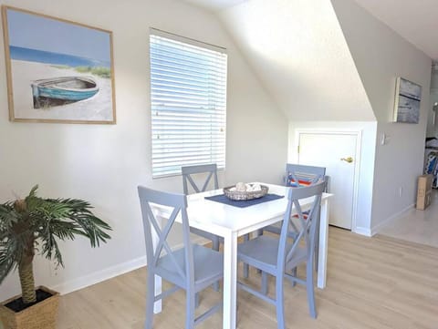 Be A Nomad - Lovely Neptune Beach 2bed, Monthly Condo in Neptune Beach