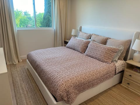 New and Bright Bedroom Ensuite Vacation rental in Sherman Oaks