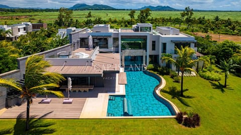 Property building, Day, Natural landscape, Bird's eye view, Garden view, Mountain view, Pool view, Swimming pool