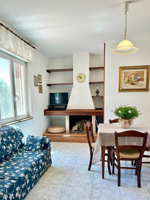 TV and multimedia, Living room, Dining area, flat iron