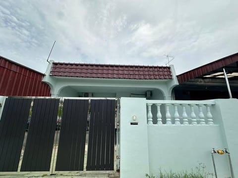 Home In Johor Bahru Near Sutera Mall House in Johor Bahru