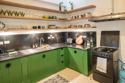 Kitchen or kitchenette, pet friendly, stove, toaster