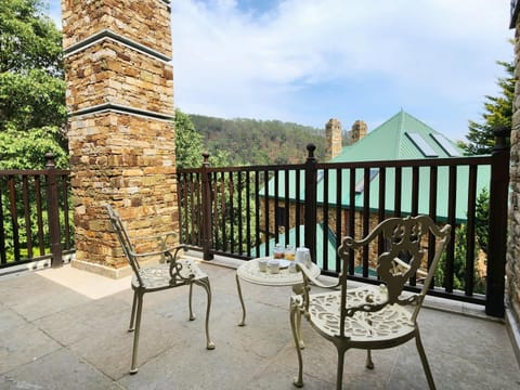 Balcony/Terrace, Seating area, Mountain view