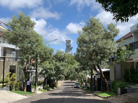 Neighbourhood, Street view