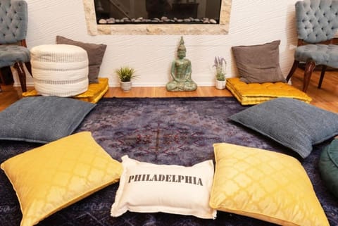 MASSiVE Bohemian Oasis in Philly 5 Bdrm Sleeps 12 House in Philadelphia