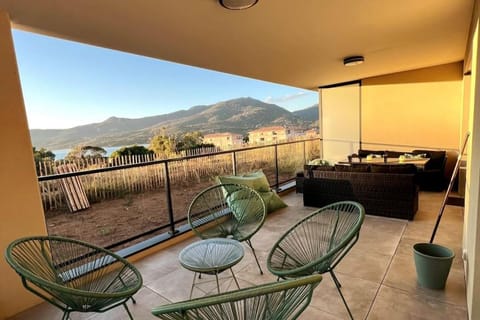 Patio, Day, Natural landscape, View (from property/room), Balcony/Terrace, Dining area, Mountain view, Sea view