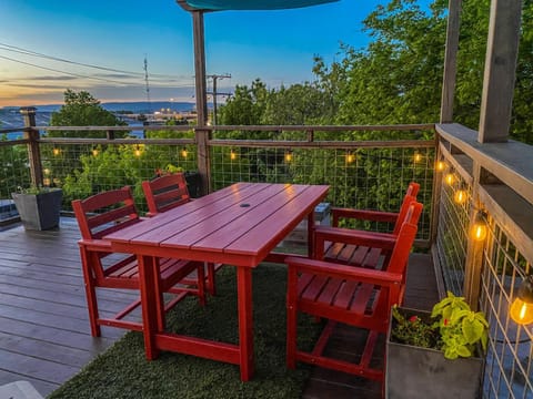 Designer Penthouse with Rooftop Deck Near Downtown and Lookout Mtn Apartment in Chattanooga