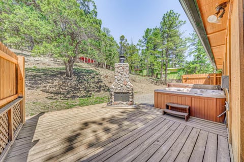 Peaceful Ruidoso Cabin Balcony, Mountain Views! House in Ruidoso