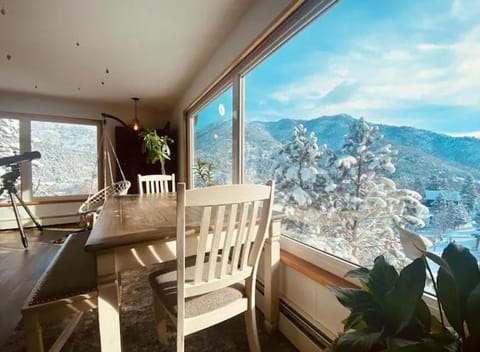 View (from property/room), Dining area, Mountain view