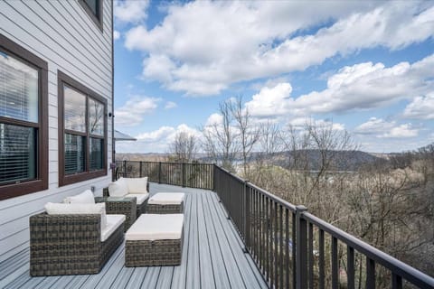 Lakeview Lookout at Center Hill Lake House in Center Hill Lake