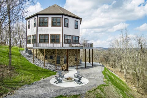 Lakeview Lookout at Center Hill Lake House in Center Hill Lake