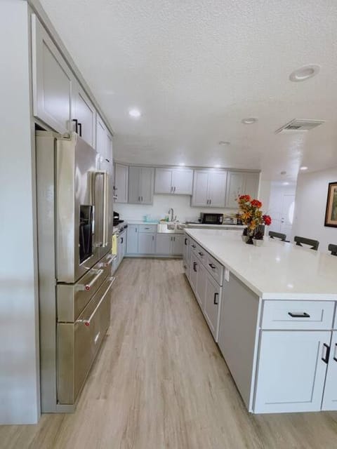 Kitchen or kitchenette, dishwasher, minibar, oven, pet friendly, stove, toaster