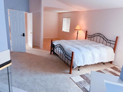 Comfy Master Room Vacation rental in Riverside