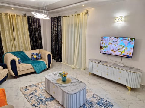 Communal lounge/ TV room, TV and multimedia, Living room, Seating area, Evening entertainment