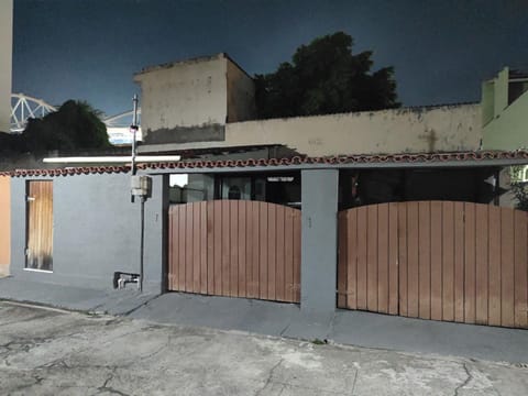 Casa ao Lado Estádio Nilson Santos Villa in Rio de Janeiro