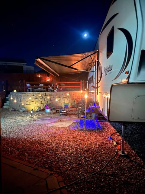 Your 5th wheel casa Campingplatz /
Wohnmobil-Resort in Rio Rancho