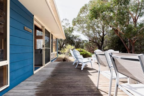 The Blue Bush Shack in Binalong Bay House in Binalong Bay