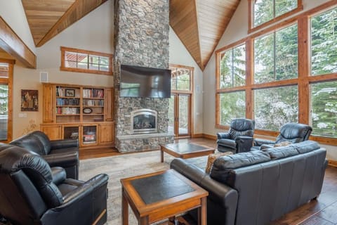 Suncadia 3 Bdrm Home Near Prospector Course with Tesla Charger and Hot Tub House in Roslyn