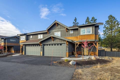 Suncadia 4 Bdrm Pet Friendly Townhome, Across from The Lodge House in Kittitas County