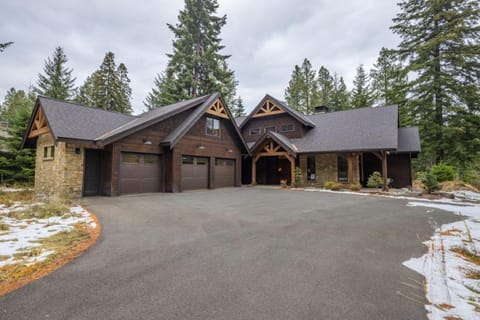 Suncadia 5 Bdrm Elegant Home near Golf Course, Covered Patio and Hot Tub House in Kittitas County