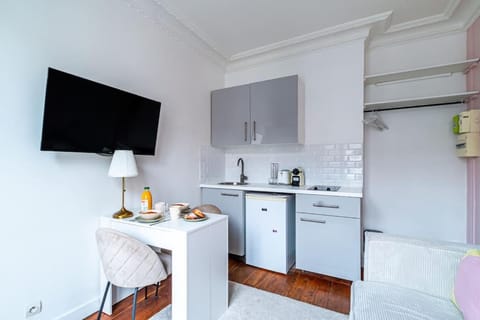 Kitchen or kitchenette, Living room, Seating area